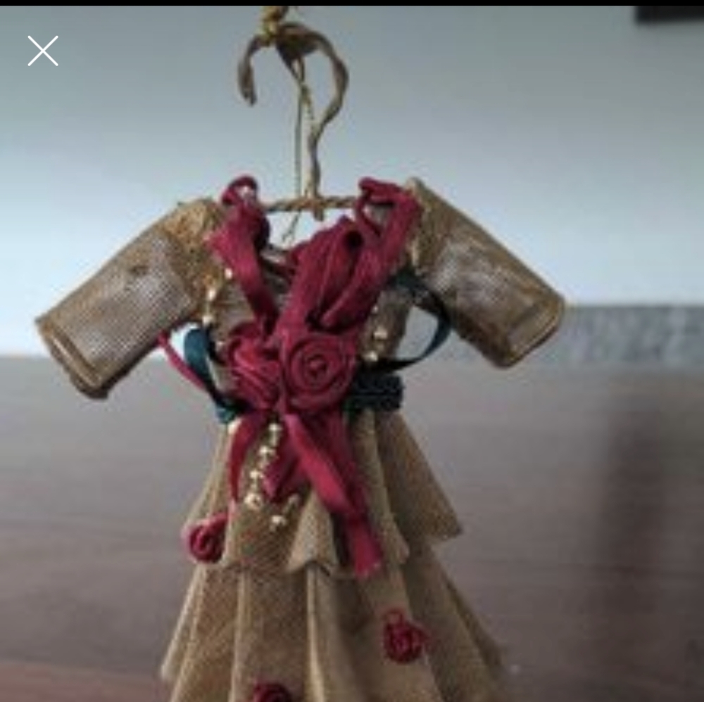 Wire dress ornament